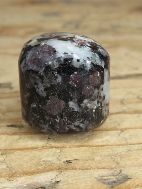 granaty w amfibolicie Indie