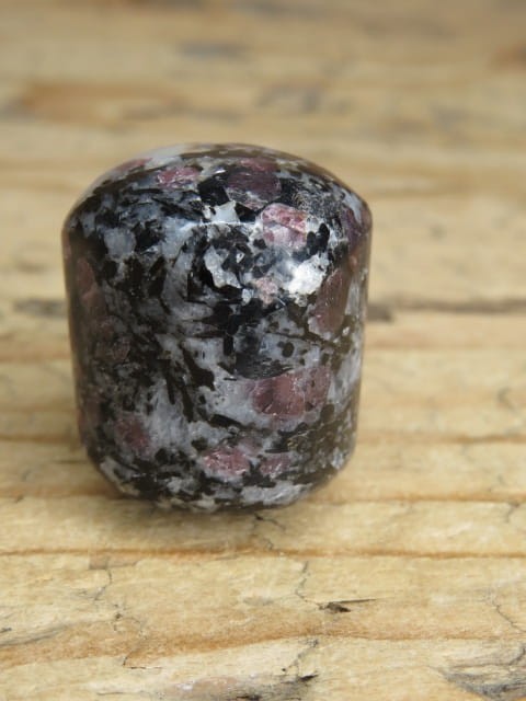 granaty w amfibolicie Indie