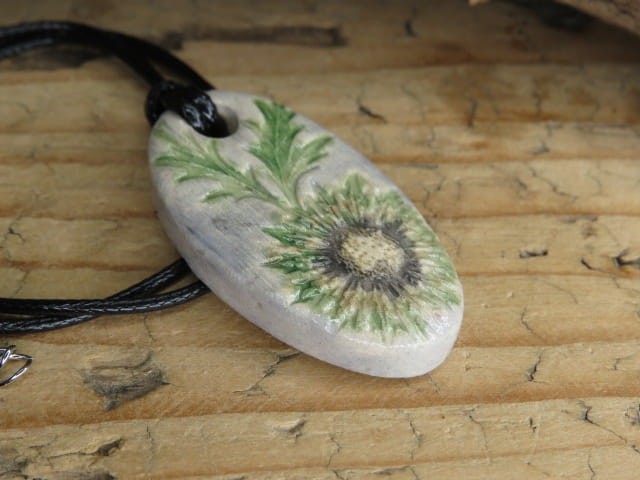 Dziewięćsił wisior ceramiczny – rękodzieło z Kuźni Alchemicznej