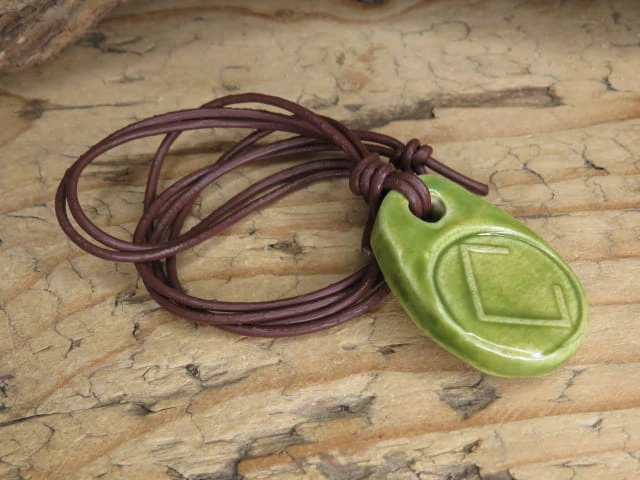 Ceramiczny wisior Dziewanna – symbol natury, wolności i kobiecej energii