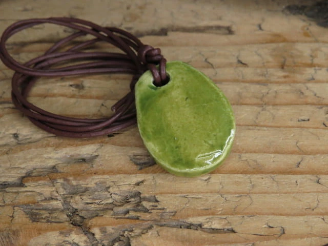 Ceramiczny wisior Dziewanna – symbol natury, wolności i kobiecej energii