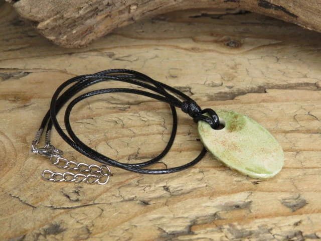 Runa Kaunan - wisior z ceramiki - ogień poznania i wewnętrzne światło