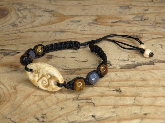 Bransoletka zodiakalna Koziorożec – ceramika i kamienie - makrama