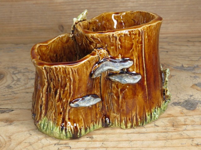 Artystyczny przybornik leśny – pień drzewa z hubami i muchomorkami, 2 przegródki - ceramika