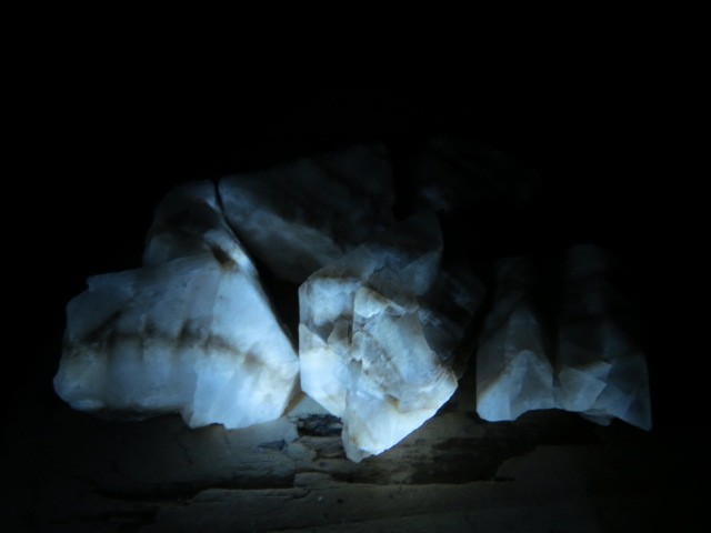 Kalcyt zebra – Polska | Minerał fluorescencyjny UV