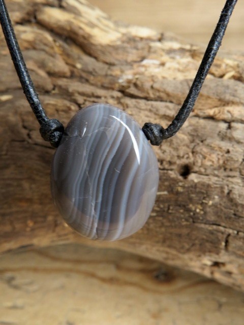 agat na rzemieniu * amulet ogniska domowego