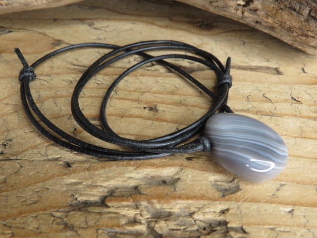 agat na rzemieniu * amulet ogniska domowego