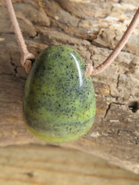 serpentyn - KAMIEŃ ENERGII WĘŻA * talizman na rzemieniu