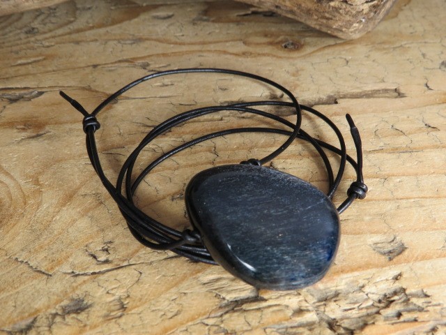 sokole oko amulet na rzemieniu