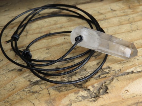 kryształ górski Polska Jegłowa na rzemieniu - amulet ochrona i energia