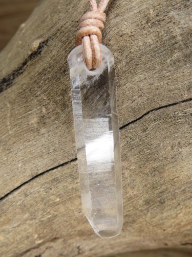 kryształ górski Polska Jegłowa na rzemieniu - amulet ochrona i energia