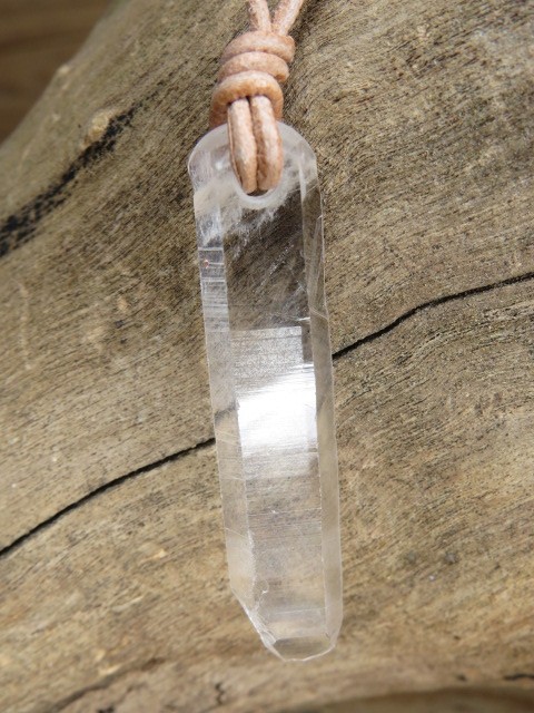 kryształ górski Polska Jegłowa na rzemieniu - amulet ochrona i energia