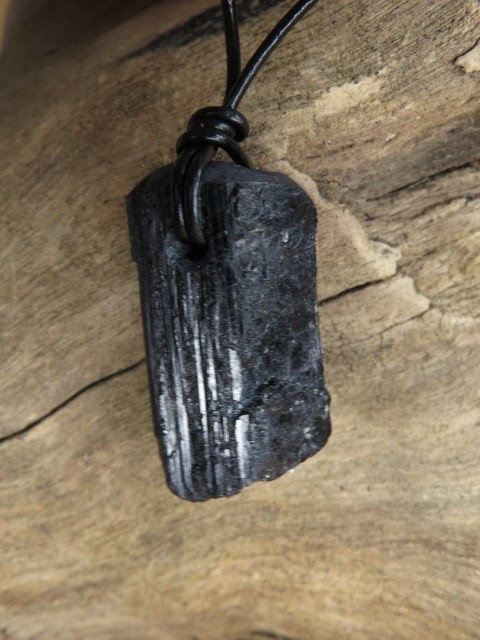 czarny turmalin * amulet ochronny na rzemieniu