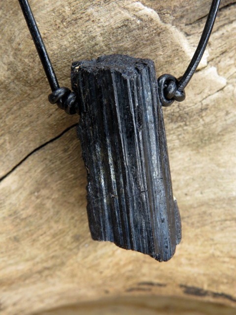czarny turmalin * amulet ochronny na rzemieniu