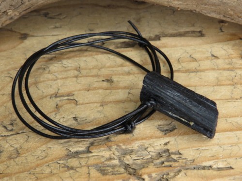 czarny turmalin * amulet ochronny na rzemieniu