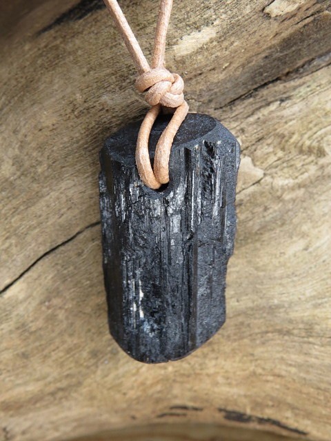 czarny turmalin * amulet ochronny na rzemieniu