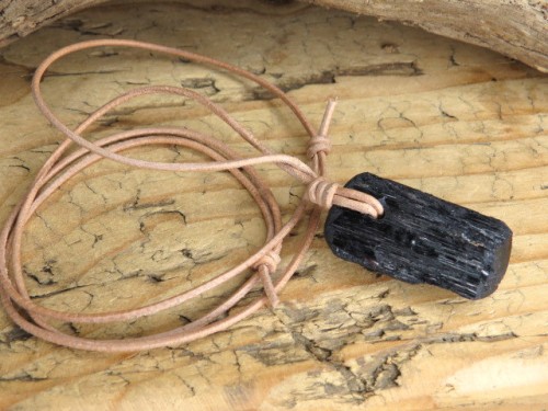 czarny turmalin * amulet ochronny na rzemieniu
