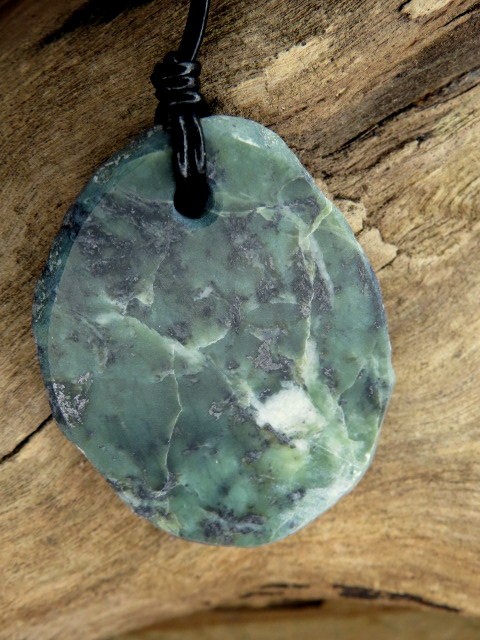 serpentynit na rzemieniu - naszyjnik