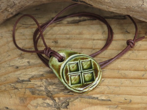 Ceramiczny wisior Mokosz – słowiański amulet płodności i ochrony