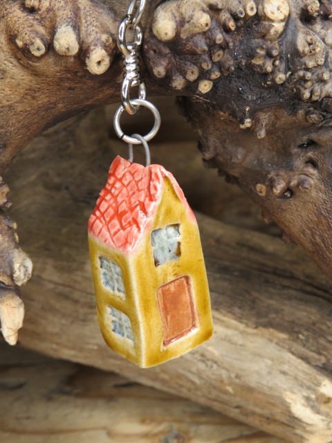 Breloczek ceramiczny – mały domek