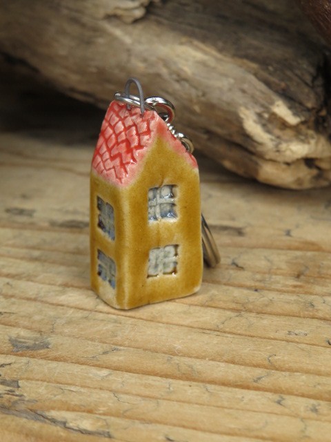 Breloczek ceramiczny – mały domek
