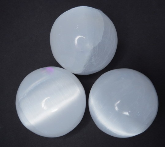 selenit * kula z kamienia 