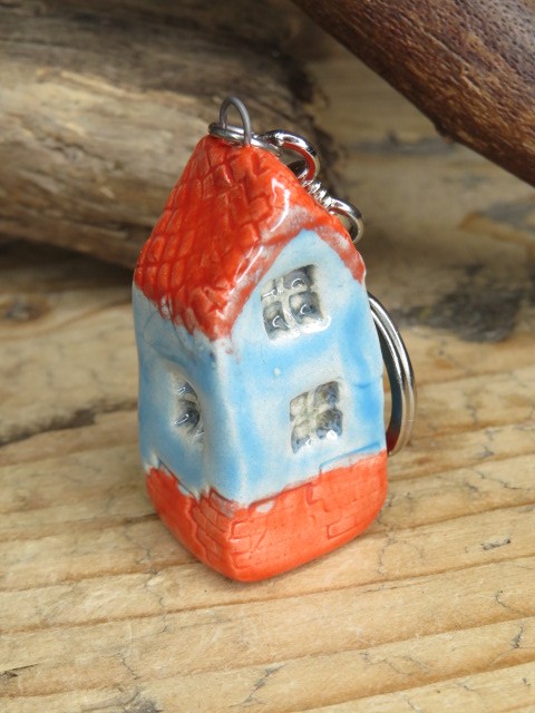 Breloczek ceramiczny – mały domek