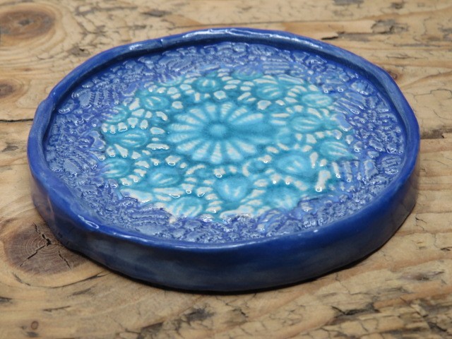 Mały ceramiczny talerzyk - wzór koronki – ceramika ręcznie robiona