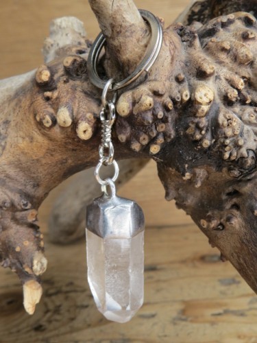 Brelok z kryształu górskiego – naturalny surowy kryształ