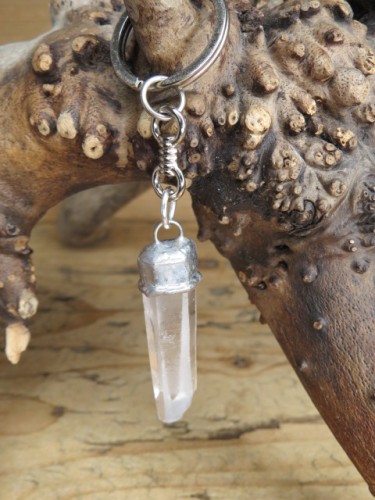 Brelok z kryształu górskiego – naturalny surowy kryształ