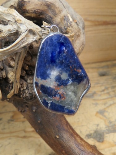 Wisior z sodalitu w oprawie