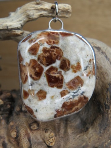 wisior z granatami - kamień nowej nadziei i odwagi