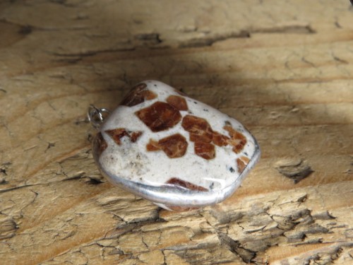 wisior z granatami - kamień nowej nadziei i odwagi