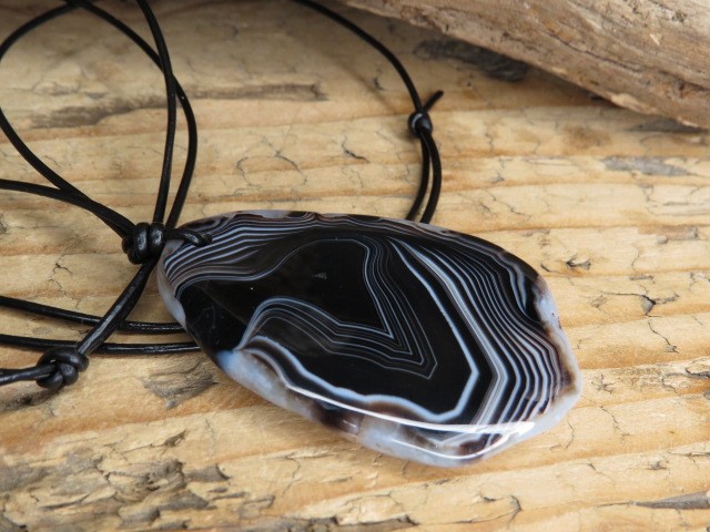 agat * amulet ogniska domowego na rzemieniu