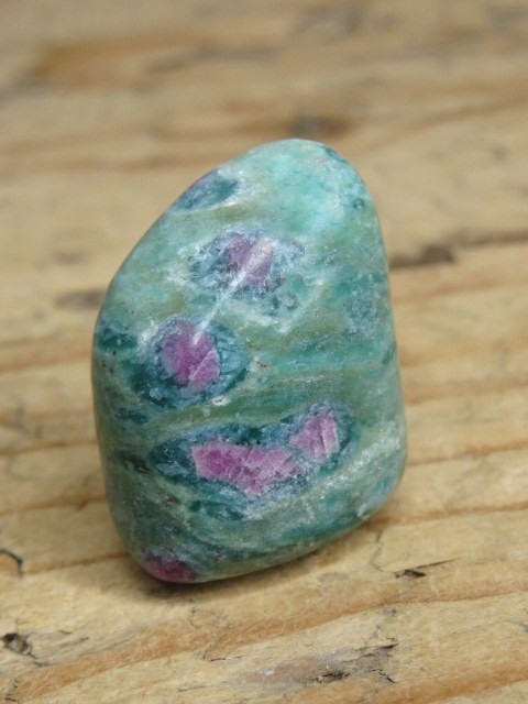 rubin w fuchsycie UV