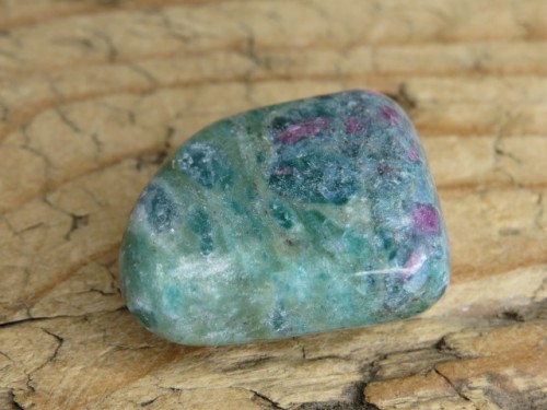 rubin w fuchsycie UV