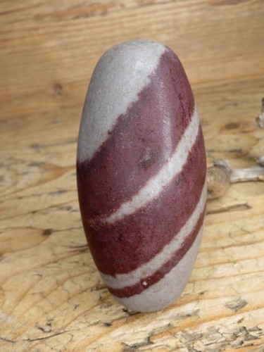 Shiva Lingam – święty kamień mocy w naturalnych barwach