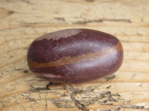 Shiva Lingam – święty kamień mocy w naturalnych barwach