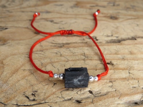 czarny turmalin - minimalistyczna bransoletka ochronna na czerwonej nitce