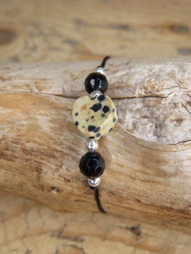 Minimalistyczna bransoletka z sercem z jaspisu dalmatyńczyka i czarnym turmalinem