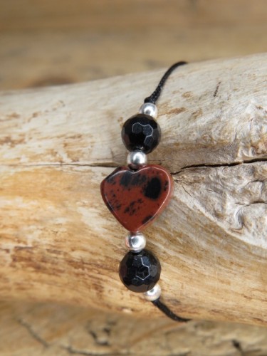 Minimalistyczna bransoletka z sercem z obsydianu mahoniowego i czarnym turmalinem