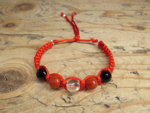 bransoletka ochronna * czerwona nitka