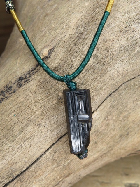 czarny turmalin - amulet ochronny etno