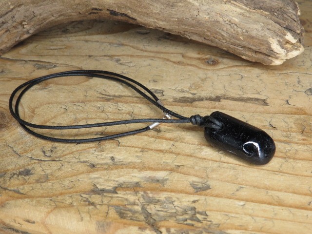 czarny turmalin - amulet ochronny naszyjnik