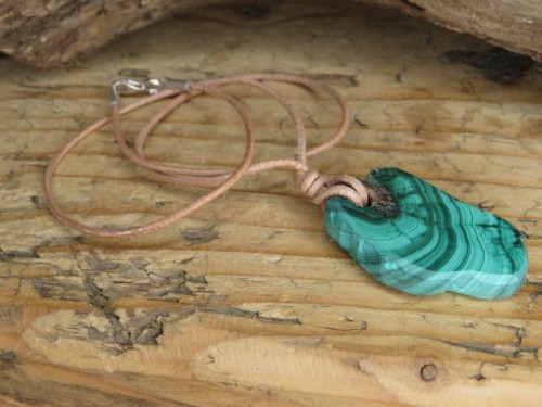 malachit na rzemieniu * wisior amulet