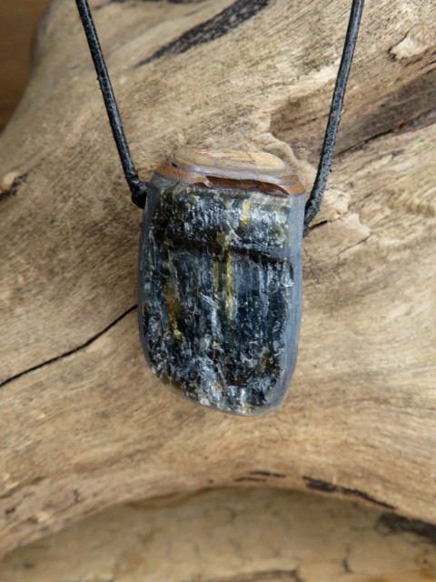 sokole oko amulet na rzemieniu