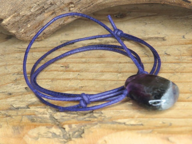 fluoryt na rzemieniu - talizman nauka i koncentracja