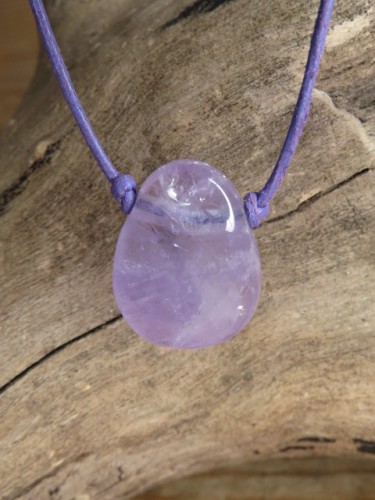 ametyst lawendowy - talizman rozwoju duchowego na rzemieniu