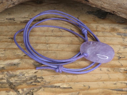 ametyst lawendowy - talizman rozwoju duchowego na rzemieniu