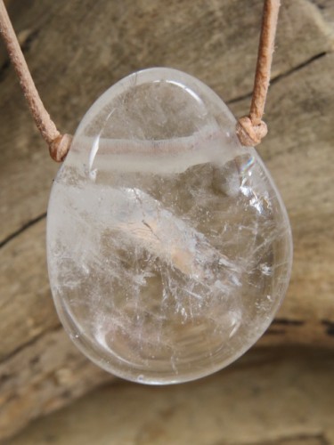 kryształ górski amulet ochronny uzdrawiająca energia na rzemieniu